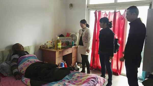 201703党员自愿服务=慰问社区难题人民1.jpg
