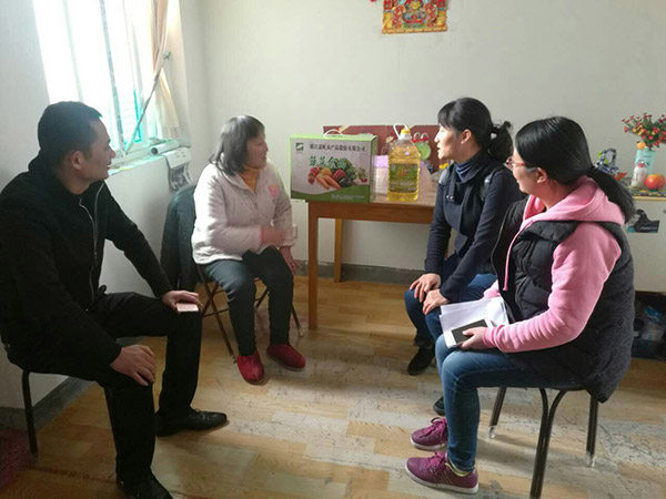 201703党员自愿服务=慰问社区难题人民2.jpg