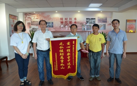 心中的爱用行动表白，但愿的灯有你我点亮