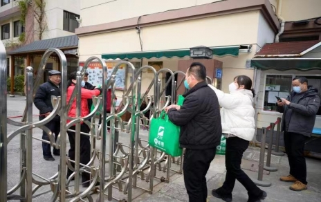 一份情驱散寒冷，一片心常驻公益